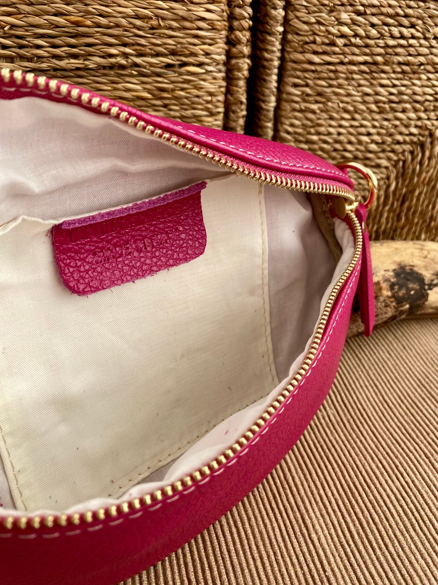Hanai Sling Bag Magenta